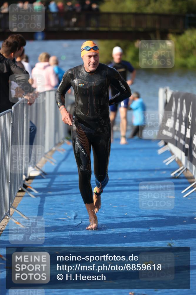 25.08.2024 - Elbe Triathlon Hamburg H.Heesch http://msf.ph/oto/6859618 25.08.2024 09:13:16 Schwimmen 220, 410, 443 meine-sportfotos.de