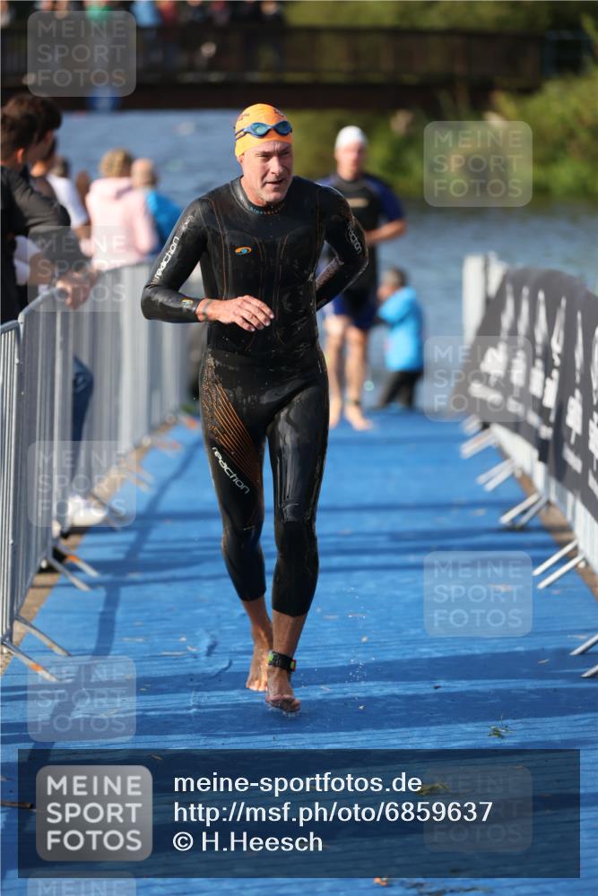 25.08.2024 - Elbe Triathlon Hamburg H.Heesch http://msf.ph/oto/6859637 25.08.2024 09:13:16 Schwimmen 220, 410, 443 meine-sportfotos.de
