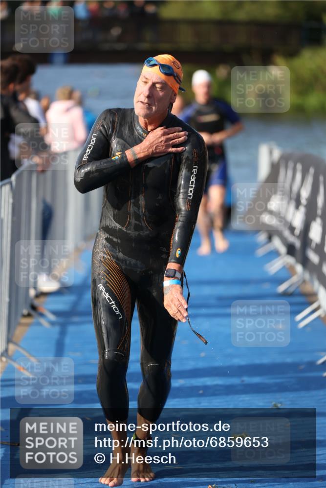 25.08.2024 - Elbe Triathlon Hamburg H.Heesch http://msf.ph/oto/6859653 25.08.2024 09:13:17 Schwimmen 220, 410, 443 meine-sportfotos.de