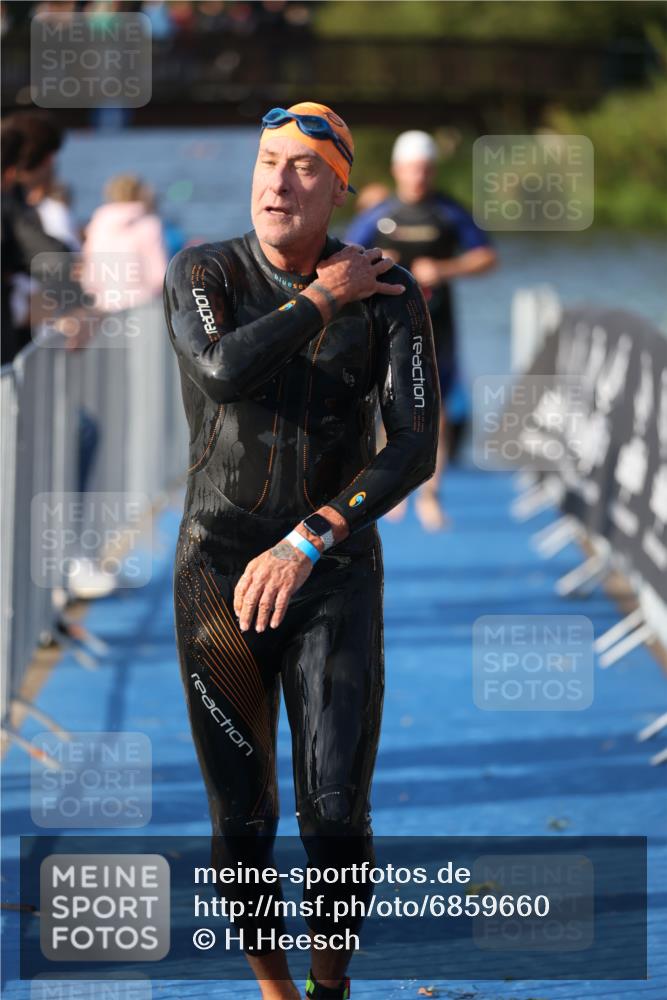 25.08.2024 - Elbe Triathlon Hamburg H.Heesch http://msf.ph/oto/6859660 25.08.2024 09:13:18 Schwimmen 220, 342, 410, 443 meine-sportfotos.de