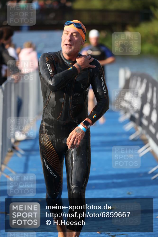 25.08.2024 - Elbe Triathlon Hamburg H.Heesch http://msf.ph/oto/6859667 25.08.2024 09:13:18 Schwimmen 220, 342, 410, 443 meine-sportfotos.de
