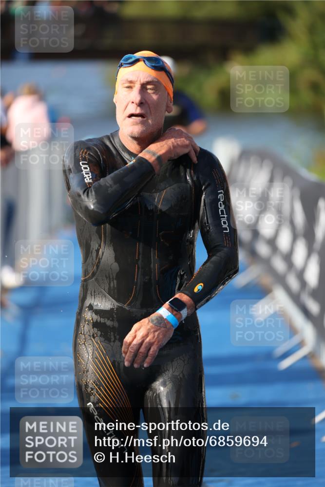 25.08.2024 - Elbe Triathlon Hamburg H.Heesch http://msf.ph/oto/6859694 25.08.2024 09:13:18 Schwimmen 220, 342, 410, 443 meine-sportfotos.de