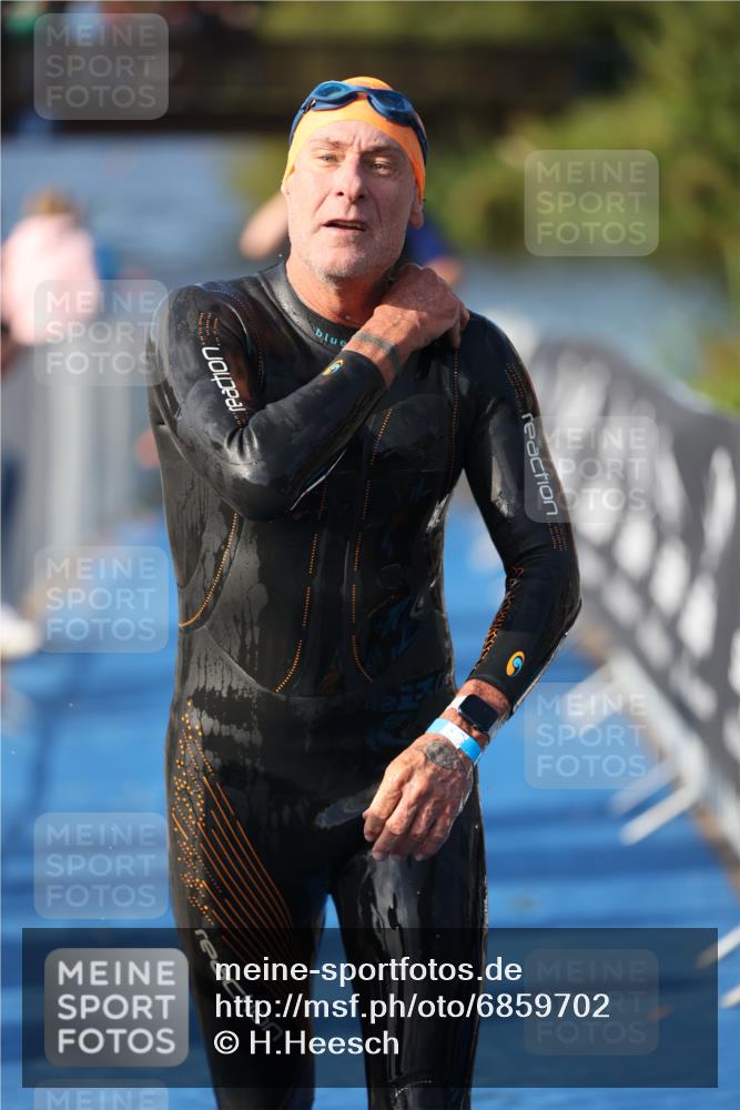 25.08.2024 - Elbe Triathlon Hamburg H.Heesch http://msf.ph/oto/6859702 25.08.2024 09:13:18 Schwimmen 220, 342, 410, 443 meine-sportfotos.de