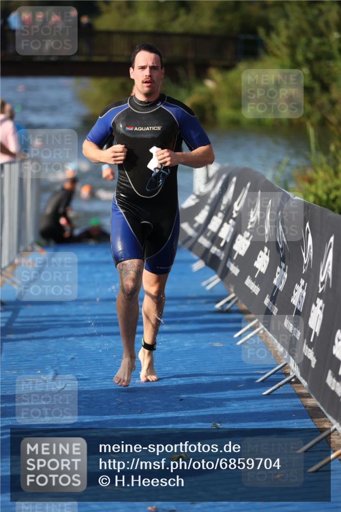 25.08.2024 - Elbe Triathlon Hamburg H.Heesch http://msf.ph/oto/6859704 25.08.2024 09:13:20 Schwimmen 220, 342, 410, 443 meine-sportfotos.de