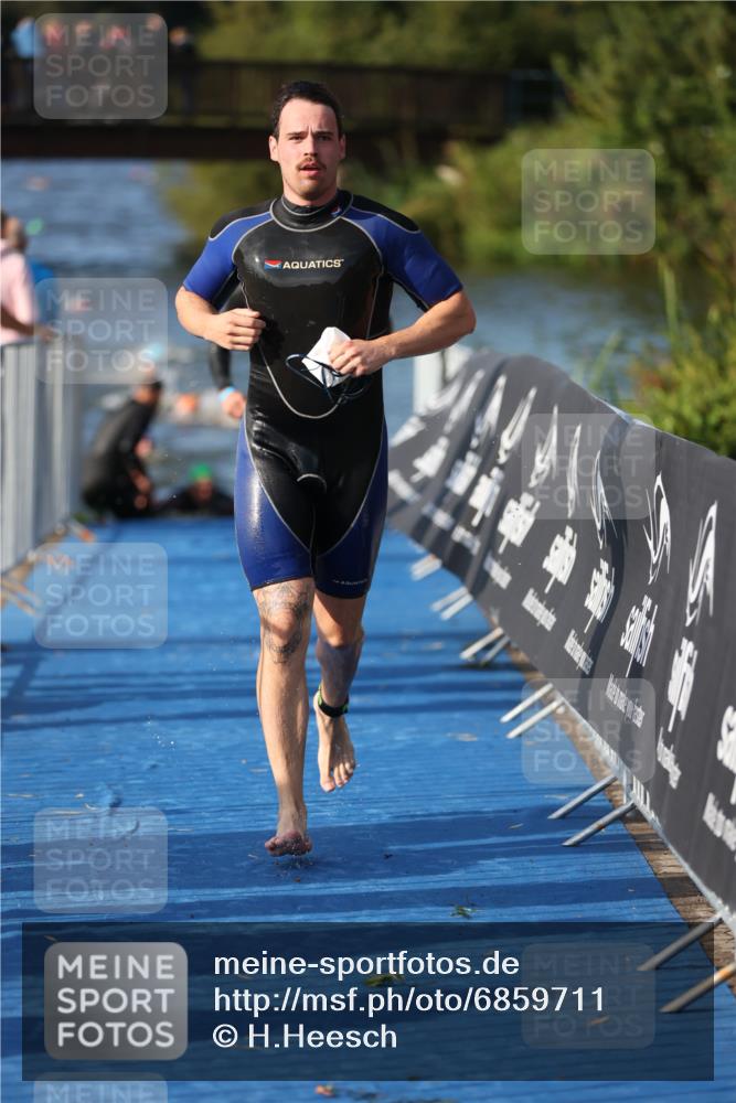 25.08.2024 - Elbe Triathlon Hamburg H.Heesch http://msf.ph/oto/6859711 25.08.2024 09:13:20 Schwimmen 220, 342, 410, 443 meine-sportfotos.de