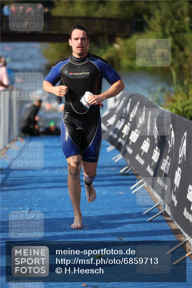 25.08.2024 - Elbe Triathlon Hamburg H.Heesch http://msf.ph/oto/6859713 25.08.2024 09:13:20 Schwimmen 220, 342, 410, 443 meine-sportfotos.de