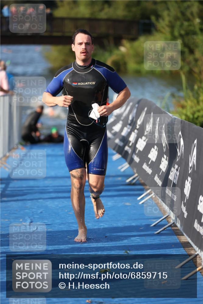 25.08.2024 - Elbe Triathlon Hamburg H.Heesch http://msf.ph/oto/6859715 25.08.2024 09:13:21 Schwimmen 220, 342, 410, 443 meine-sportfotos.de