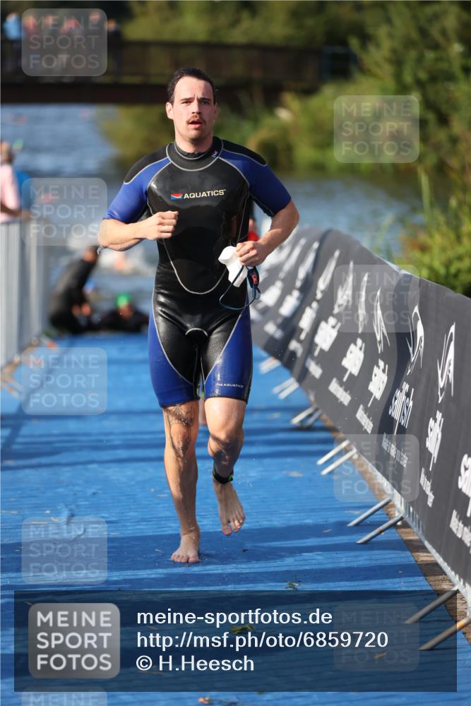 25.08.2024 - Elbe Triathlon Hamburg H.Heesch http://msf.ph/oto/6859720 25.08.2024 09:13:21 Schwimmen 220, 342, 410, 443 meine-sportfotos.de