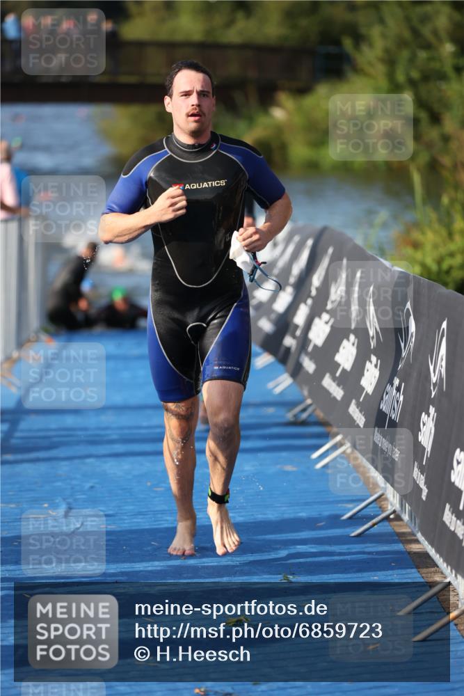25.08.2024 - Elbe Triathlon Hamburg H.Heesch http://msf.ph/oto/6859723 25.08.2024 09:13:21 Schwimmen 220, 342, 410, 443 meine-sportfotos.de