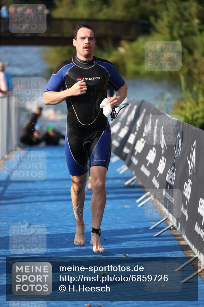 25.08.2024 - Elbe Triathlon Hamburg H.Heesch http://msf.ph/oto/6859726 25.08.2024 09:13:21 Schwimmen 220, 342, 410, 443 meine-sportfotos.de