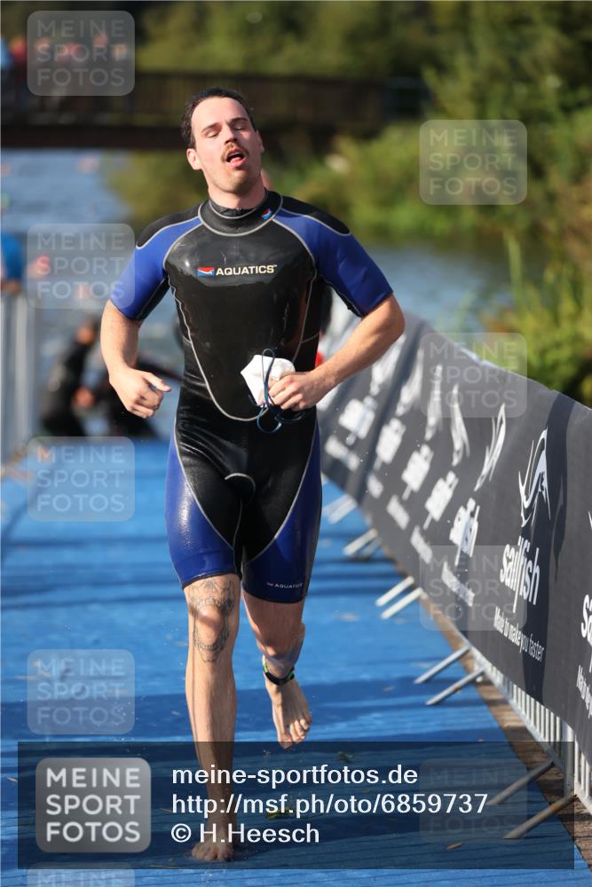 25.08.2024 - Elbe Triathlon Hamburg H.Heesch http://msf.ph/oto/6859737 25.08.2024 09:13:21 Schwimmen 220, 342, 410, 443 meine-sportfotos.de