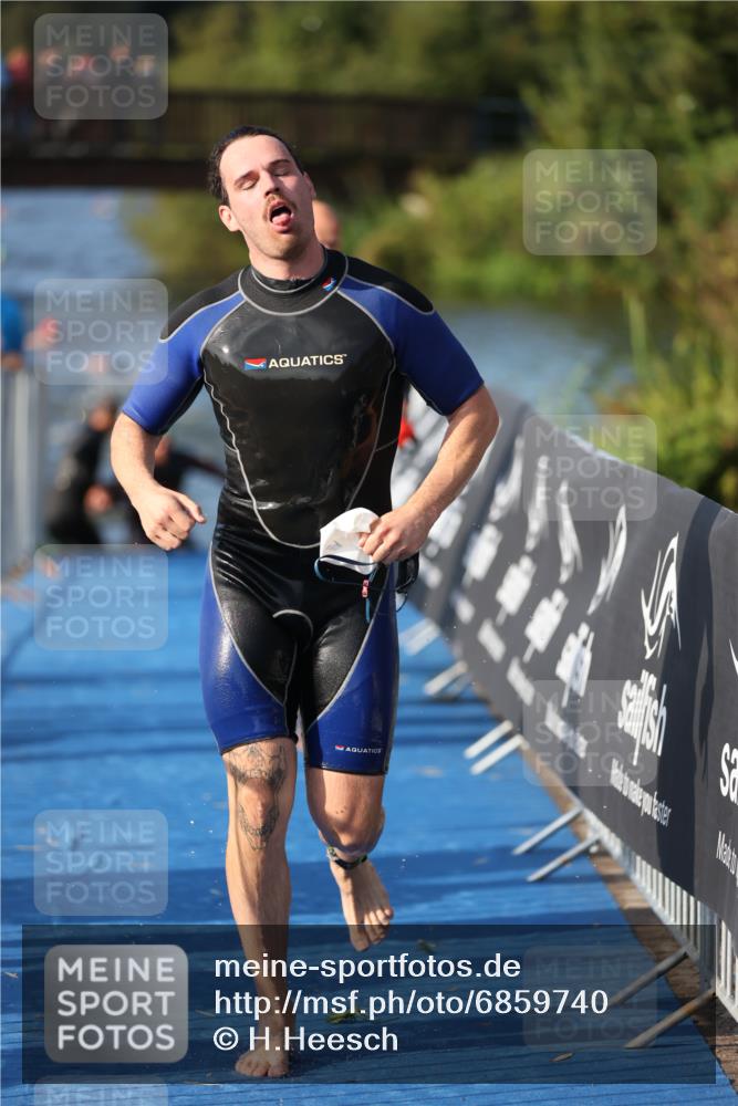 25.08.2024 - Elbe Triathlon Hamburg H.Heesch http://msf.ph/oto/6859740 25.08.2024 09:13:21 Schwimmen 220, 342, 410, 443 meine-sportfotos.de