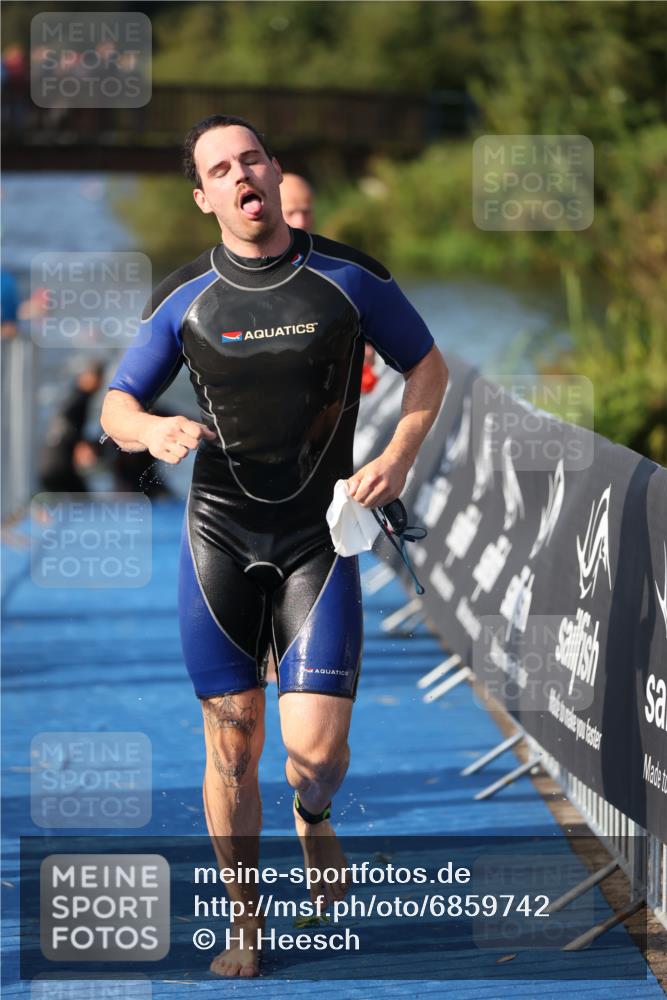 25.08.2024 - Elbe Triathlon Hamburg H.Heesch http://msf.ph/oto/6859742 25.08.2024 09:13:21 Schwimmen 220, 342, 410, 443 meine-sportfotos.de