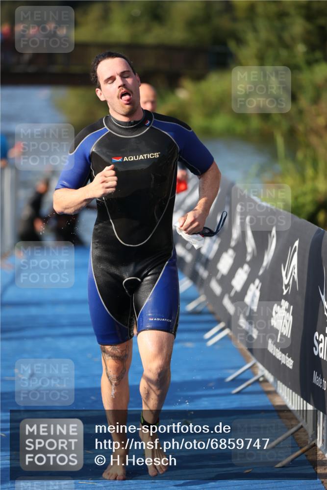 25.08.2024 - Elbe Triathlon Hamburg H.Heesch http://msf.ph/oto/6859747 25.08.2024 09:13:21 Schwimmen 220, 342, 410, 443 meine-sportfotos.de
