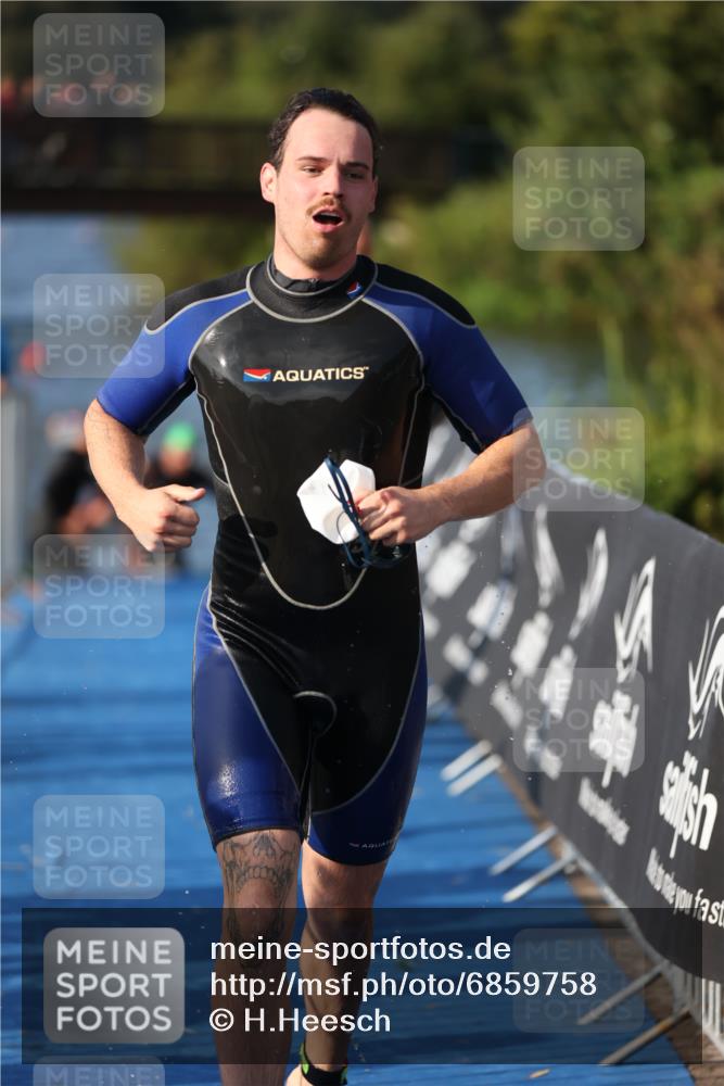 25.08.2024 - Elbe Triathlon Hamburg H.Heesch http://msf.ph/oto/6859758 25.08.2024 09:13:22 Schwimmen 220, 340, 342, 410, 443 meine-sportfotos.de