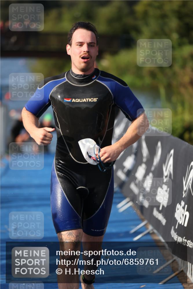 25.08.2024 - Elbe Triathlon Hamburg H.Heesch http://msf.ph/oto/6859761 25.08.2024 09:13:22 Schwimmen 220, 340, 342, 410, 443 meine-sportfotos.de