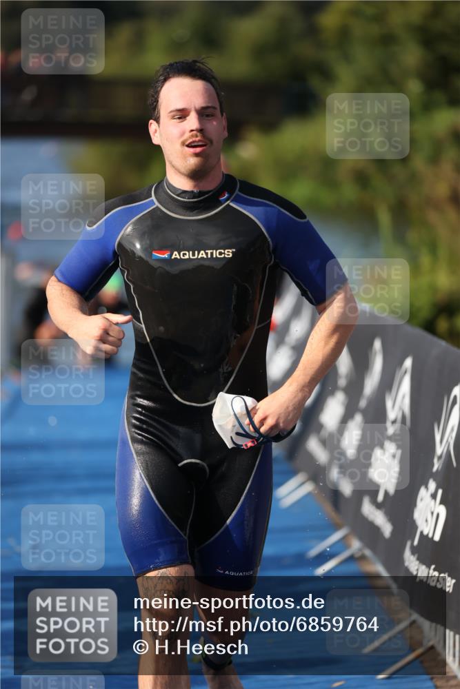 25.08.2024 - Elbe Triathlon Hamburg H.Heesch http://msf.ph/oto/6859764 25.08.2024 09:13:22 Schwimmen 220, 340, 342, 410, 443 meine-sportfotos.de