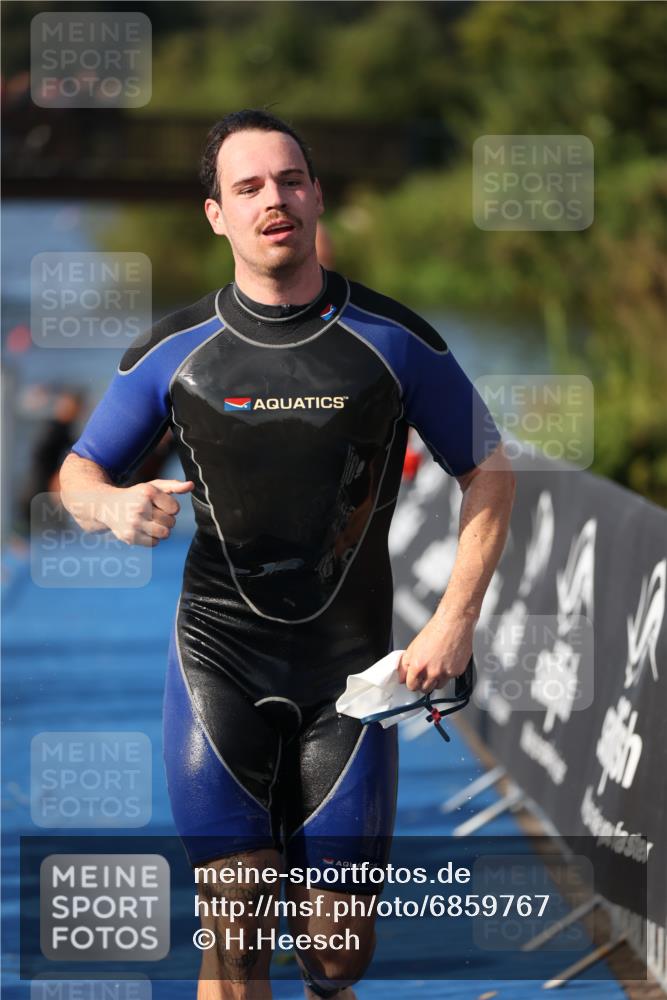 25.08.2024 - Elbe Triathlon Hamburg H.Heesch http://msf.ph/oto/6859767 25.08.2024 09:13:22 Schwimmen 220, 340, 342, 410, 443 meine-sportfotos.de