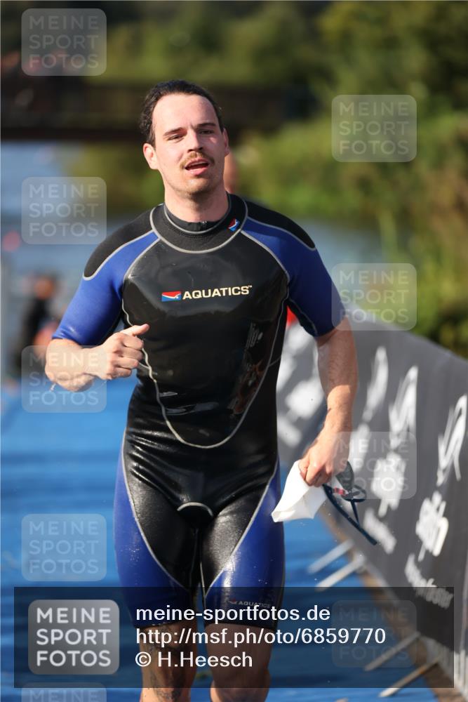 25.08.2024 - Elbe Triathlon Hamburg H.Heesch http://msf.ph/oto/6859770 25.08.2024 09:13:22 Schwimmen 220, 340, 342, 410, 443 meine-sportfotos.de