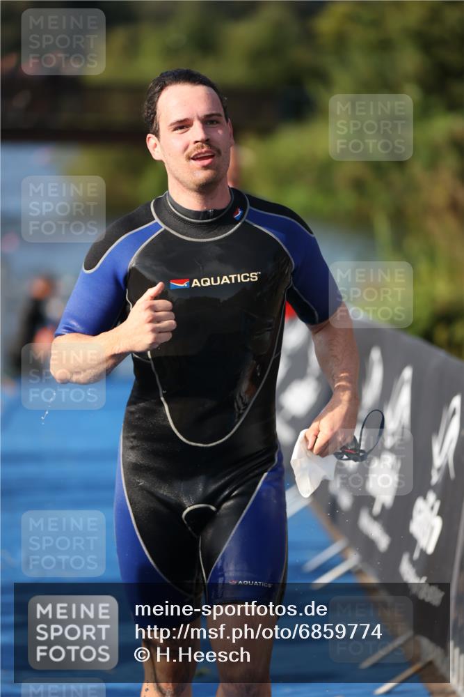 25.08.2024 - Elbe Triathlon Hamburg H.Heesch http://msf.ph/oto/6859774 25.08.2024 09:13:22 Schwimmen 220, 340, 342, 410, 443 meine-sportfotos.de