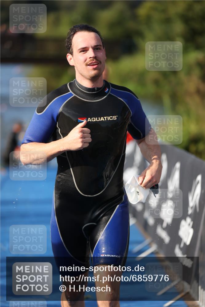 25.08.2024 - Elbe Triathlon Hamburg H.Heesch http://msf.ph/oto/6859776 25.08.2024 09:13:22 Schwimmen 220, 340, 342, 410, 443 meine-sportfotos.de