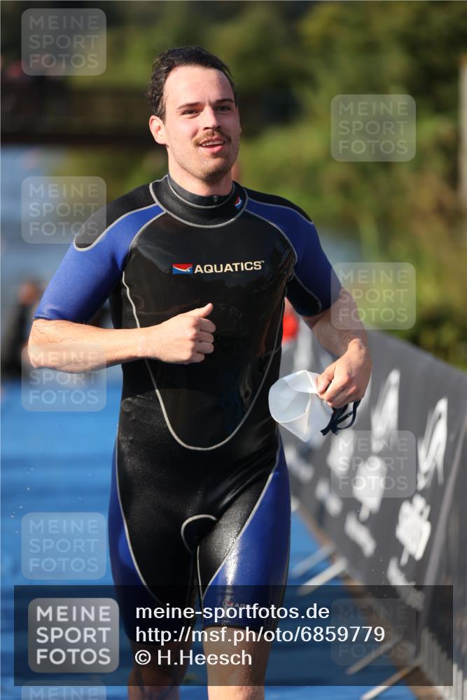 25.08.2024 - Elbe Triathlon Hamburg H.Heesch http://msf.ph/oto/6859779 25.08.2024 09:13:22 Schwimmen 220, 340, 342, 410, 443 meine-sportfotos.de