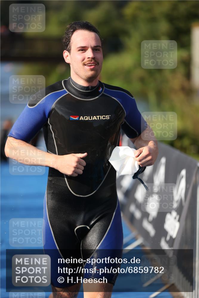 25.08.2024 - Elbe Triathlon Hamburg H.Heesch http://msf.ph/oto/6859782 25.08.2024 09:13:22 Schwimmen 220, 340, 342, 410, 443 meine-sportfotos.de