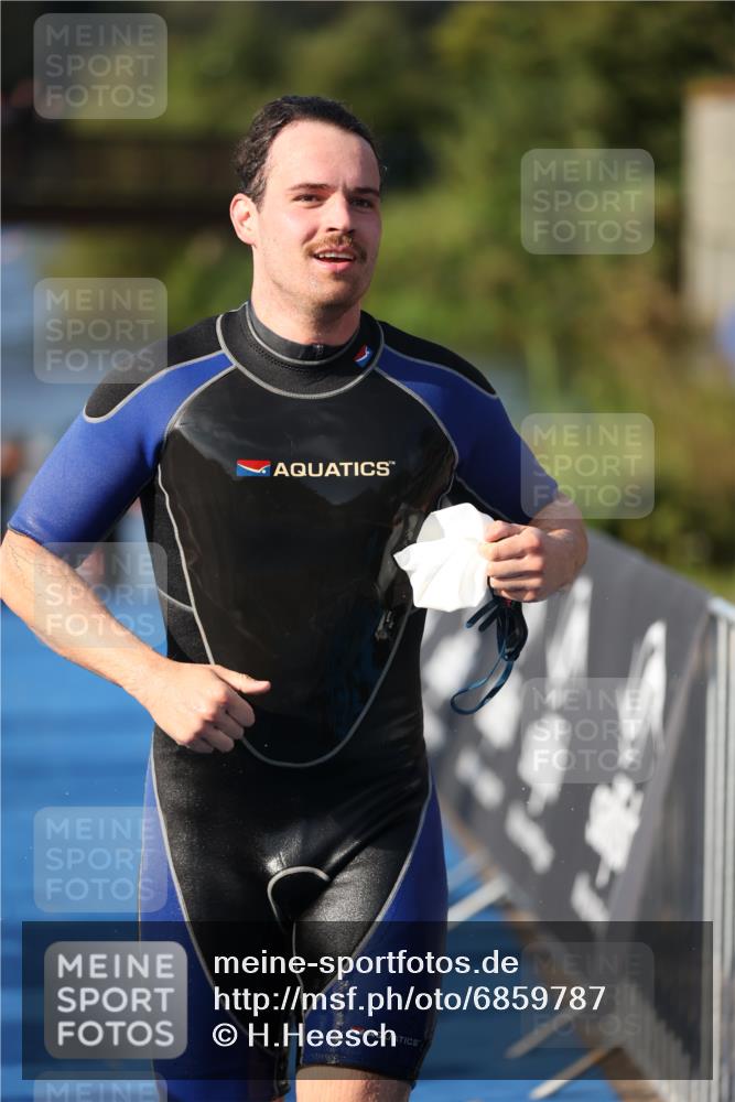 25.08.2024 - Elbe Triathlon Hamburg H.Heesch http://msf.ph/oto/6859787 25.08.2024 09:13:22 Schwimmen 220, 340, 342, 410, 443 meine-sportfotos.de