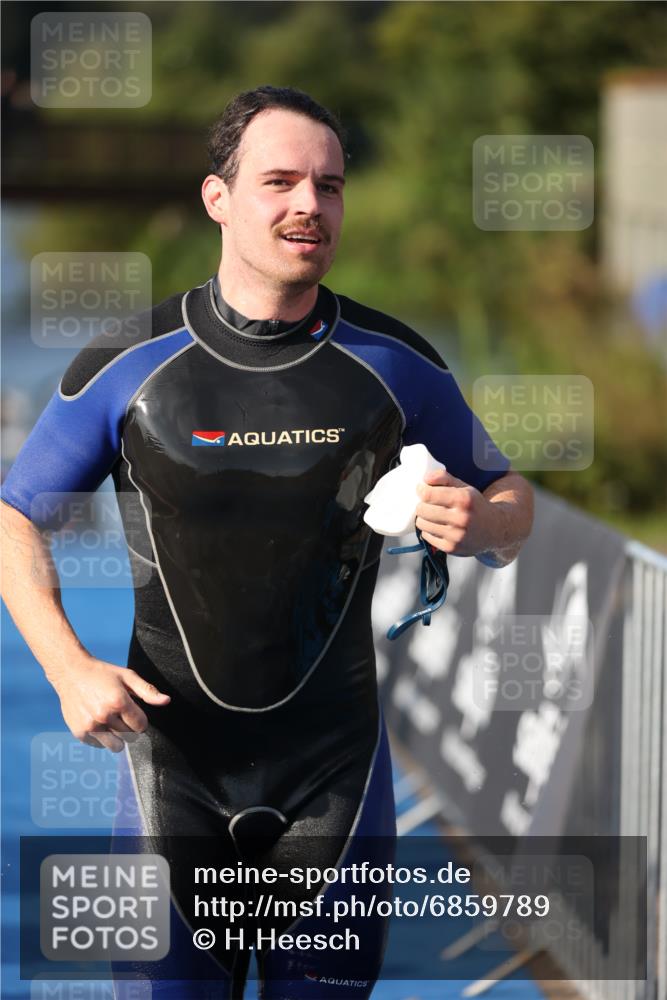 25.08.2024 - Elbe Triathlon Hamburg H.Heesch http://msf.ph/oto/6859789 25.08.2024 09:13:22 Schwimmen 220, 340, 342, 410, 443 meine-sportfotos.de