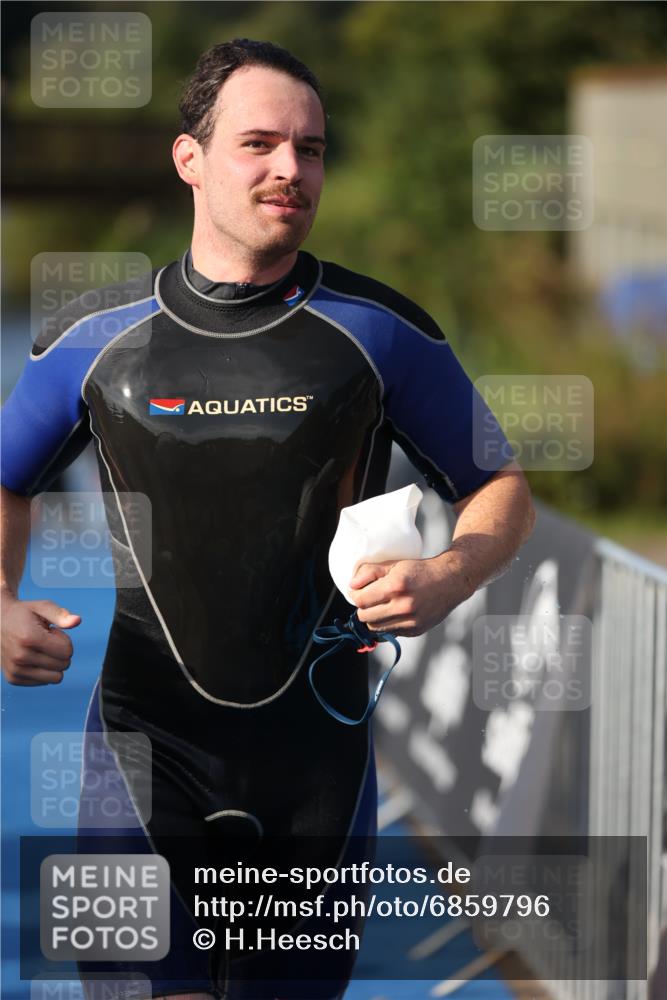 25.08.2024 - Elbe Triathlon Hamburg H.Heesch http://msf.ph/oto/6859796 25.08.2024 09:13:22 Schwimmen 220, 340, 342, 410, 443 meine-sportfotos.de