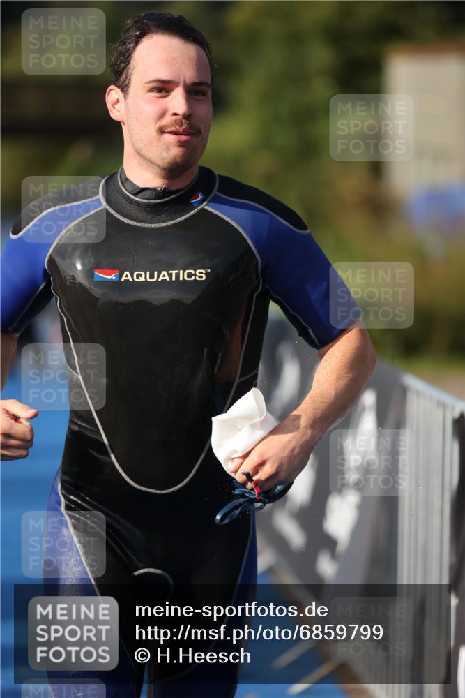 25.08.2024 - Elbe Triathlon Hamburg H.Heesch http://msf.ph/oto/6859799 25.08.2024 09:13:22 Schwimmen 220, 340, 342, 410, 443 meine-sportfotos.de