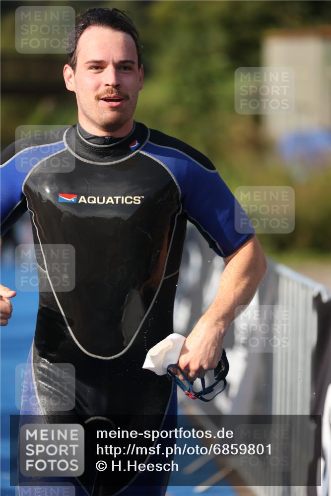 25.08.2024 - Elbe Triathlon Hamburg H.Heesch http://msf.ph/oto/6859801 25.08.2024 09:13:22 Schwimmen 220, 340, 342, 410, 443 meine-sportfotos.de