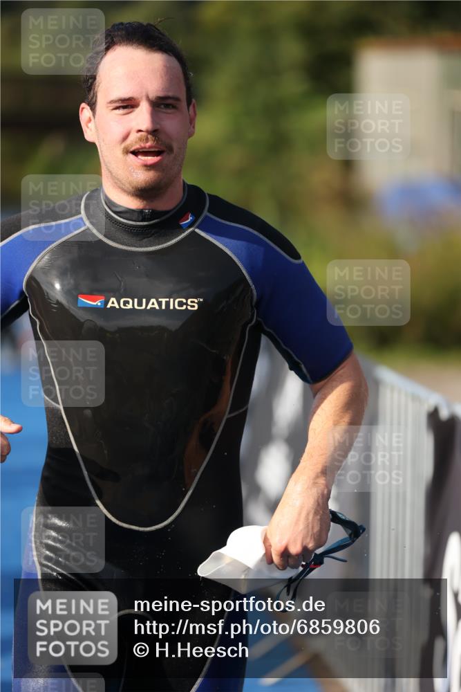 25.08.2024 - Elbe Triathlon Hamburg H.Heesch http://msf.ph/oto/6859806 25.08.2024 09:13:22 Schwimmen 220, 340, 342, 410, 443 meine-sportfotos.de
