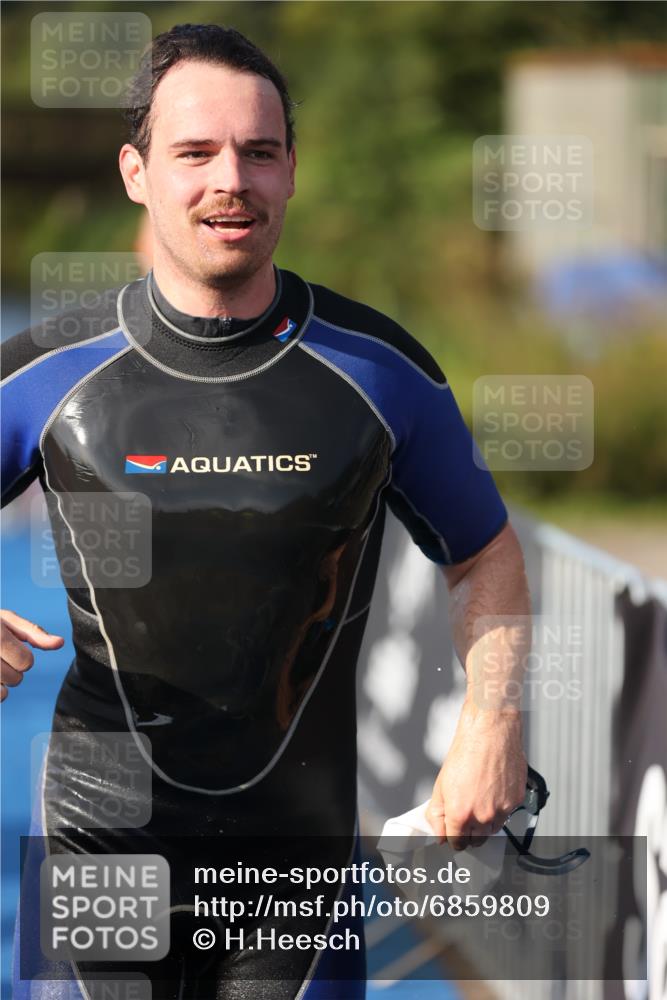 25.08.2024 - Elbe Triathlon Hamburg H.Heesch http://msf.ph/oto/6859809 25.08.2024 09:13:22 Schwimmen 220, 340, 342, 410, 443 meine-sportfotos.de