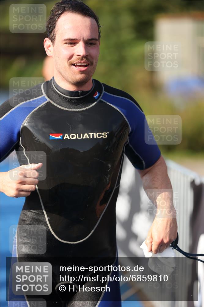 25.08.2024 - Elbe Triathlon Hamburg H.Heesch http://msf.ph/oto/6859810 25.08.2024 09:13:22 Schwimmen 220, 340, 342, 410, 443 meine-sportfotos.de