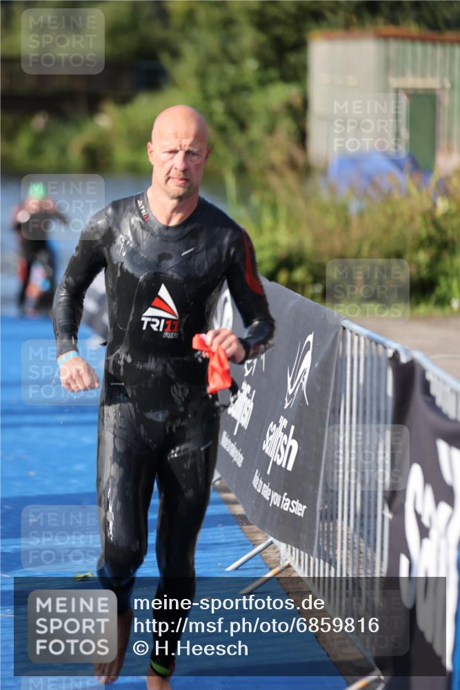 25.08.2024 - Elbe Triathlon Hamburg H.Heesch http://msf.ph/oto/6859816 25.08.2024 09:13:23 Schwimmen 220, 340, 342, 410, 443 meine-sportfotos.de