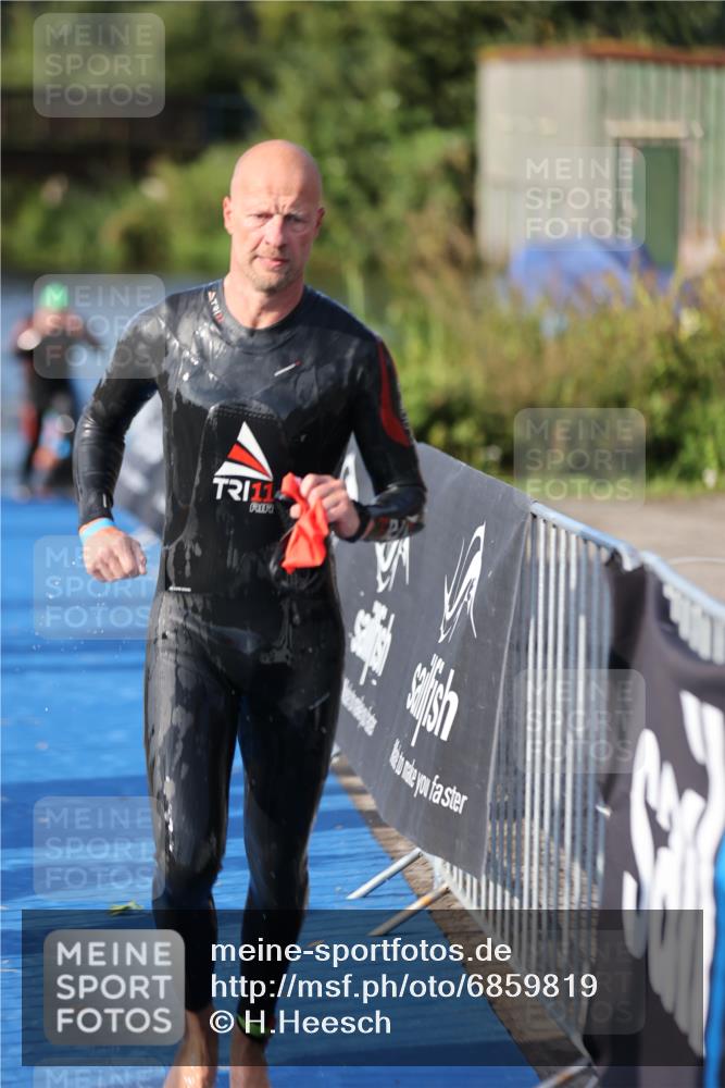 25.08.2024 - Elbe Triathlon Hamburg H.Heesch http://msf.ph/oto/6859819 25.08.2024 09:13:23 Schwimmen 220, 340, 342, 410, 443 meine-sportfotos.de