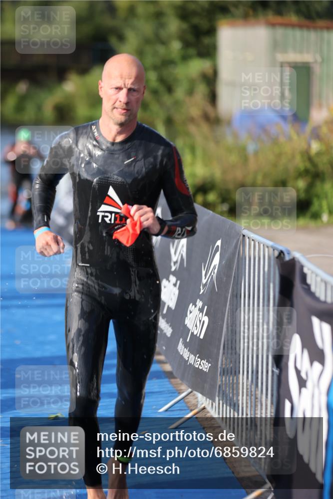 25.08.2024 - Elbe Triathlon Hamburg H.Heesch http://msf.ph/oto/6859824 25.08.2024 09:13:24 Schwimmen 220, 340, 342, 410, 443 meine-sportfotos.de