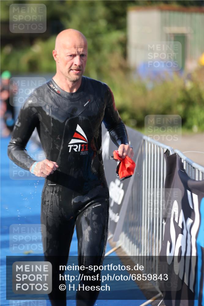 25.08.2024 - Elbe Triathlon Hamburg H.Heesch http://msf.ph/oto/6859843 25.08.2024 09:13:24 Schwimmen 220, 340, 342, 410, 443 meine-sportfotos.de