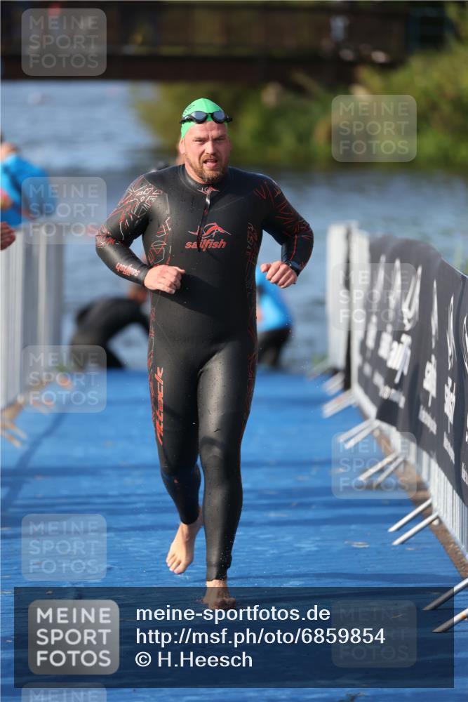 25.08.2024 - Elbe Triathlon Hamburg H.Heesch http://msf.ph/oto/6859854 25.08.2024 09:13:31 Schwimmen 220, 340, 342, 408, 410, 443 meine-sportfotos.de