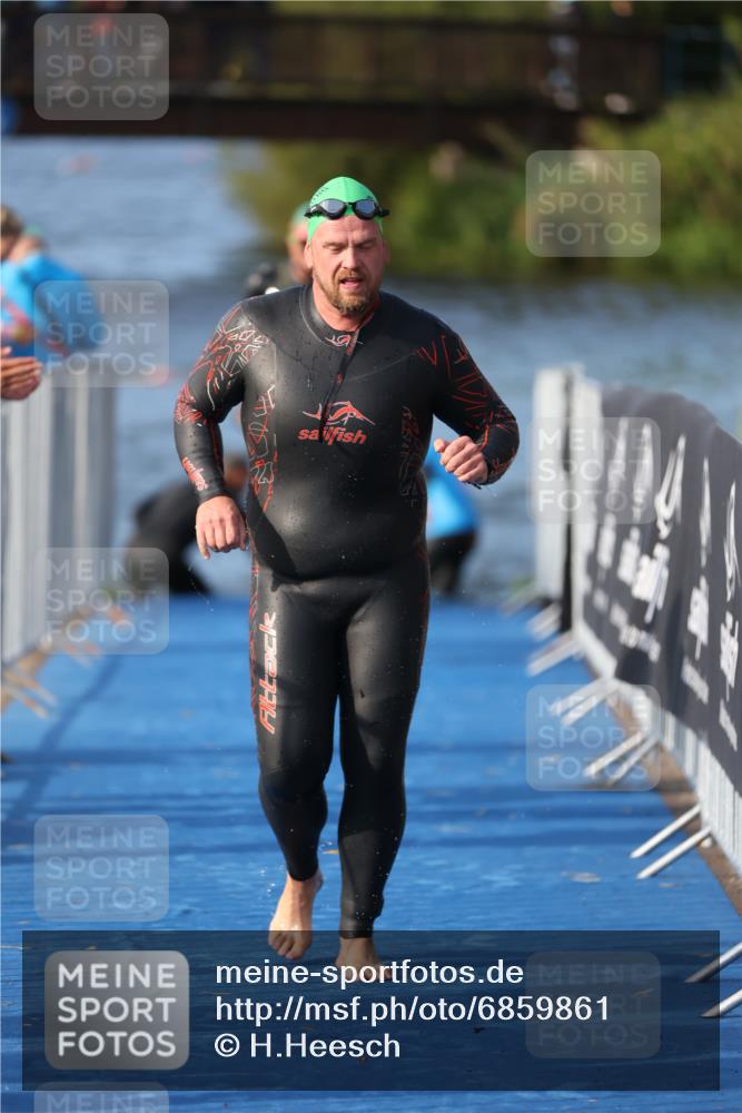 25.08.2024 - Elbe Triathlon Hamburg H.Heesch http://msf.ph/oto/6859861 25.08.2024 09:13:31 Schwimmen 220, 340, 342, 408, 410, 443 meine-sportfotos.de