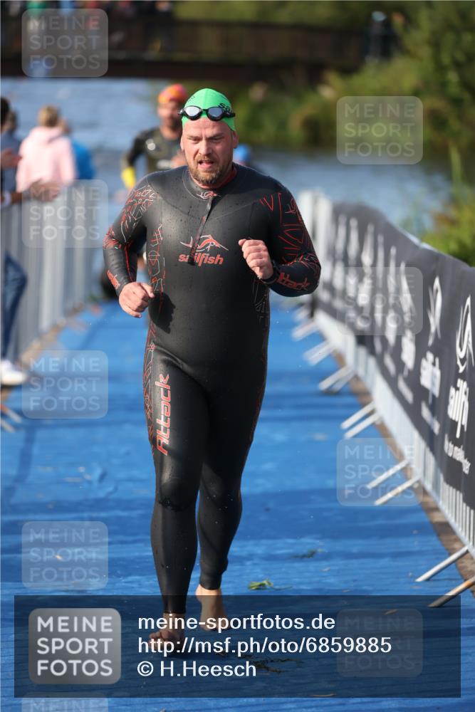 25.08.2024 - Elbe Triathlon Hamburg H.Heesch http://msf.ph/oto/6859885 25.08.2024 09:13:33 Schwimmen 220, 340, 342, 408, 410, 443 meine-sportfotos.de