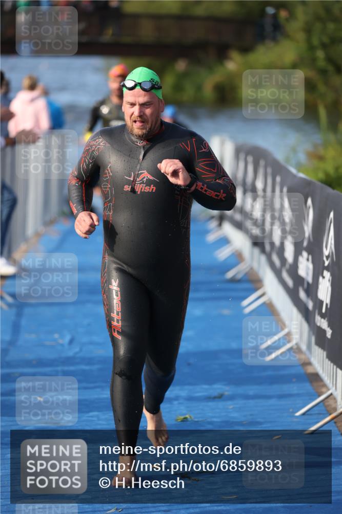 25.08.2024 - Elbe Triathlon Hamburg H.Heesch http://msf.ph/oto/6859893 25.08.2024 09:13:33 Schwimmen 220, 340, 342, 408, 410, 443 meine-sportfotos.de
