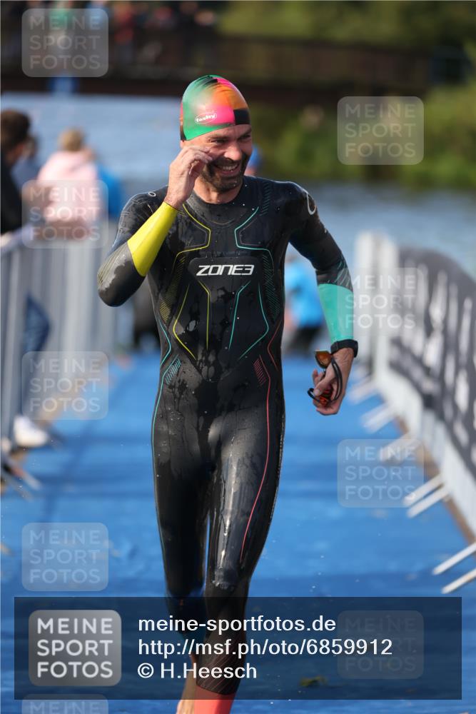 25.08.2024 - Elbe Triathlon Hamburg H.Heesch http://msf.ph/oto/6859912 25.08.2024 09:13:35 Schwimmen 220, 340, 342, 408, 410, 443 meine-sportfotos.de