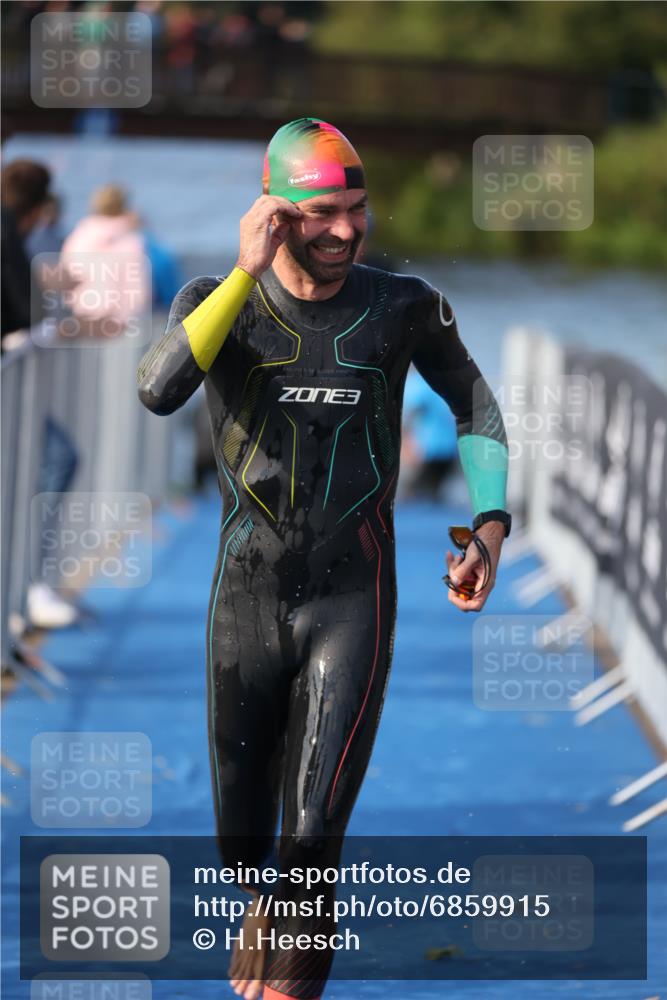 25.08.2024 - Elbe Triathlon Hamburg H.Heesch http://msf.ph/oto/6859915 25.08.2024 09:13:35 Schwimmen 220, 340, 342, 408, 410, 443 meine-sportfotos.de