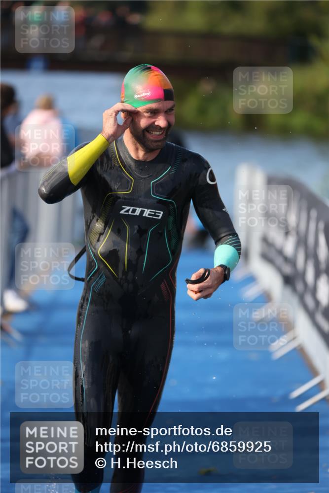 25.08.2024 - Elbe Triathlon Hamburg H.Heesch http://msf.ph/oto/6859925 25.08.2024 09:13:36 Schwimmen 220, 340, 342, 408, 410, 443 meine-sportfotos.de