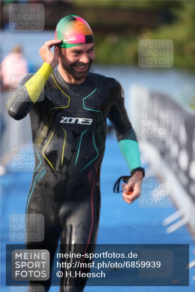 25.08.2024 - Elbe Triathlon Hamburg H.Heesch http://msf.ph/oto/6859939 25.08.2024 09:13:36 Schwimmen 220, 340, 342, 408, 410, 443 meine-sportfotos.de