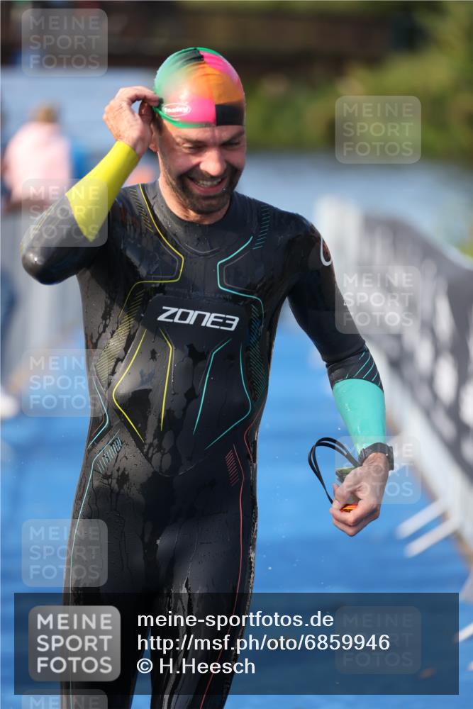 25.08.2024 - Elbe Triathlon Hamburg H.Heesch http://msf.ph/oto/6859946 25.08.2024 09:13:36 Schwimmen 220, 340, 342, 408, 410, 443 meine-sportfotos.de