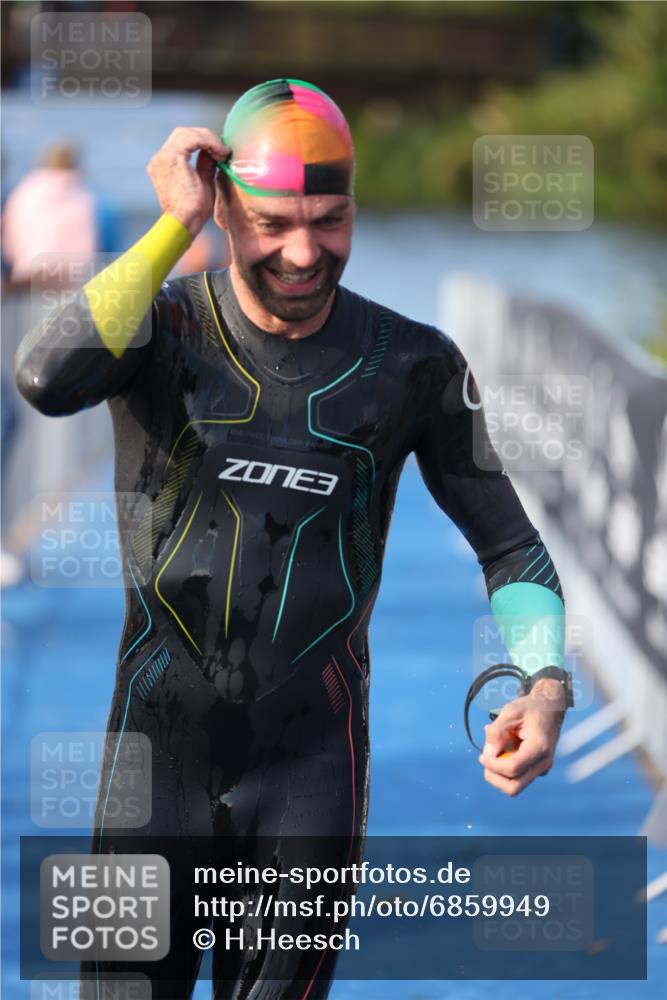 25.08.2024 - Elbe Triathlon Hamburg H.Heesch http://msf.ph/oto/6859949 25.08.2024 09:13:36 Schwimmen 220, 340, 342, 408, 410, 443 meine-sportfotos.de