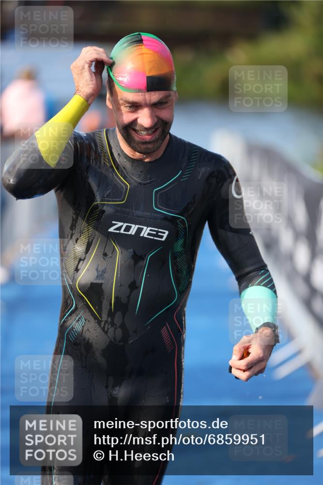 25.08.2024 - Elbe Triathlon Hamburg H.Heesch http://msf.ph/oto/6859951 25.08.2024 09:13:36 Schwimmen 220, 340, 342, 408, 410, 443 meine-sportfotos.de